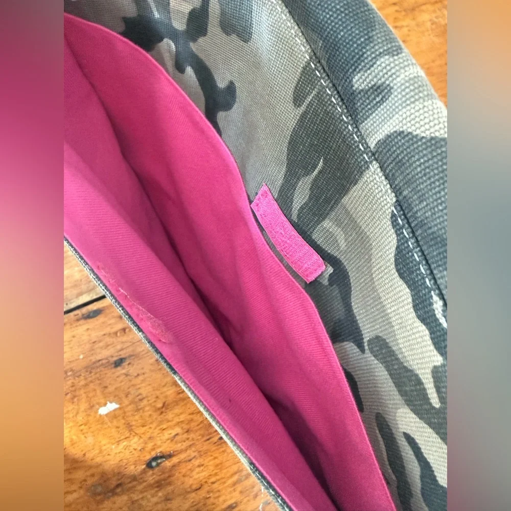 Mary Kate and Ashley Green Camo Laptop Bag Pink Lined